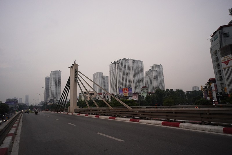 Ha Noi troi toi sam, pho phuong vang lang trong ngay dau nghi le-Hinh-4