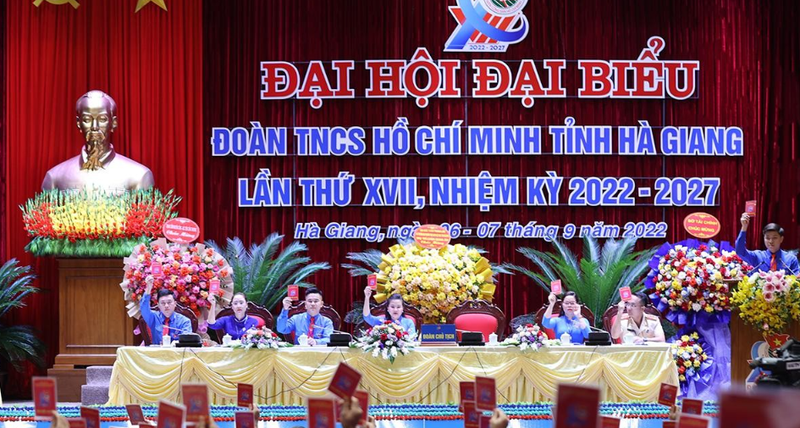 Chan dung nu Bi thu Doan TN tinh Ha Giang vua tai dac cu-Hinh-2