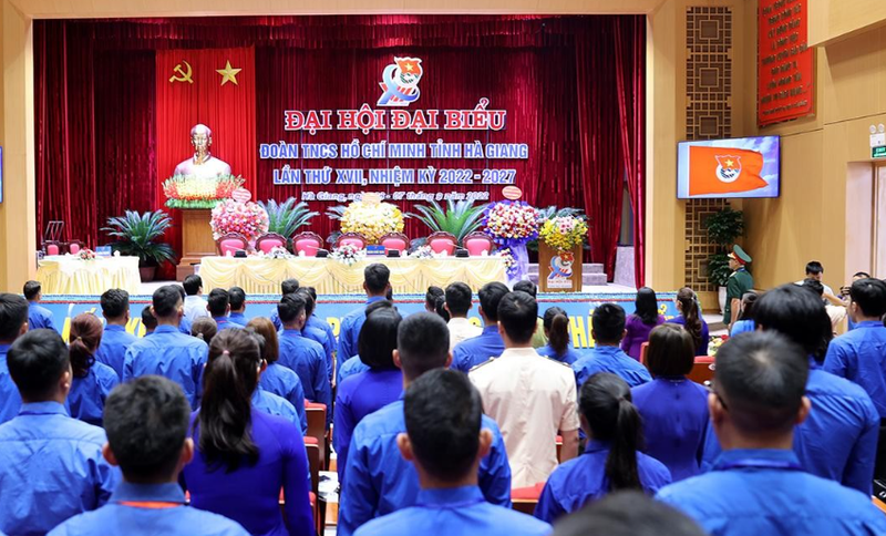 Chan dung nu Bi thu Doan TN tinh Ha Giang vua tai dac cu