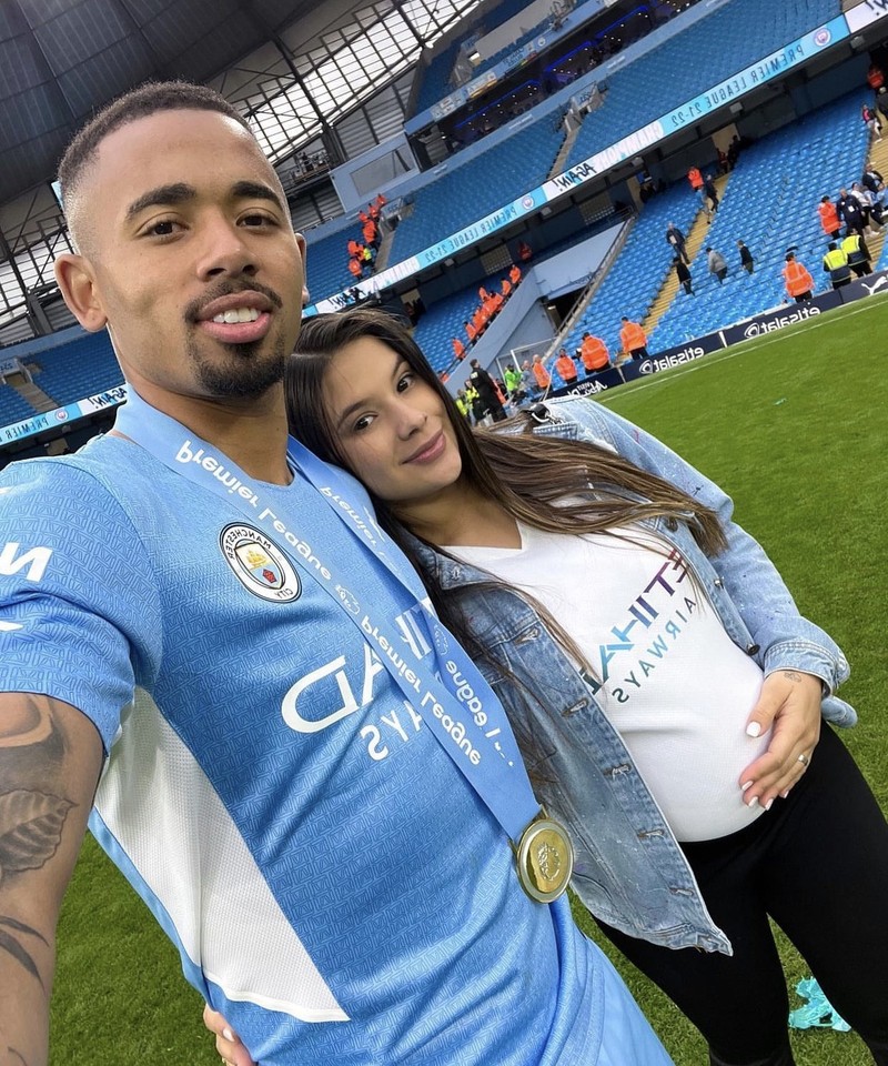 Bong hong ben Gabriel Jesus-Hinh-2