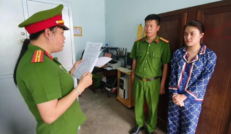 Tin nong 25/9: Noi xau tren mang, co gai bi dam nhap vien