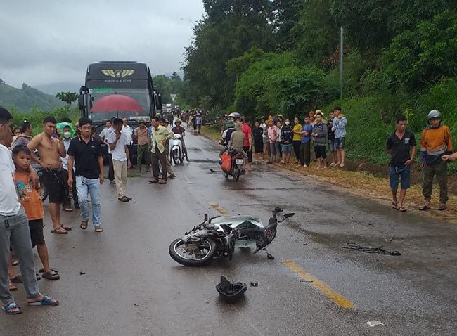 Son La: Xe may va cham xe tai tren quoc lo, 1 nguoi tu vong