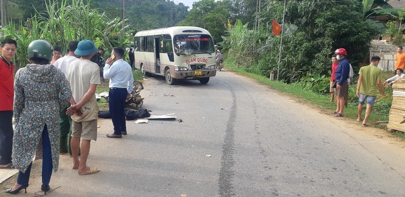 Ha Giang: O to va cham voi xe may khien 2 nguoi thuong vong