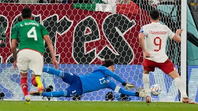 Ochoa tiet lo bi kip danh bai Lewandowski