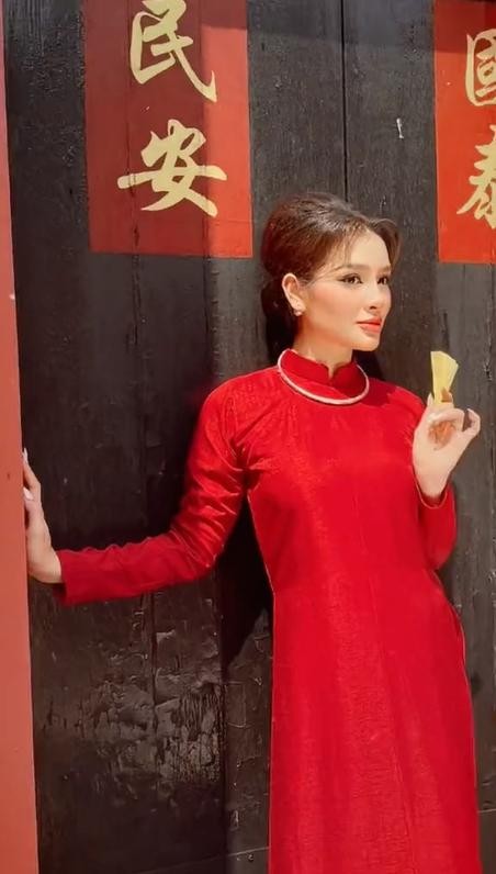 Phuong Trinh Jolie khoe anh bau bi trong bo anh ao dai Tet-Hinh-3