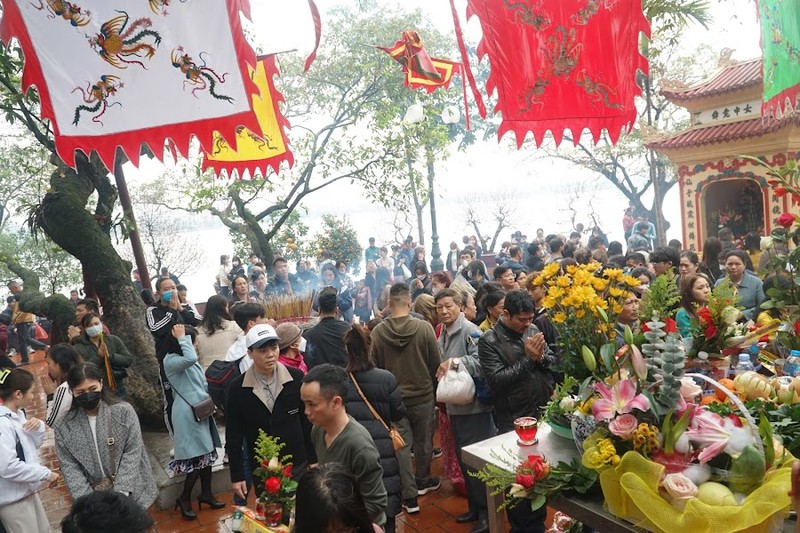 Hang nghin nguoi ve phu Tay Ho le ram thang Gieng-Hinh-10