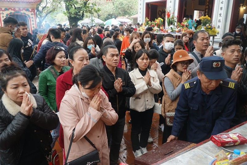 Hang nghin nguoi ve phu Tay Ho le ram thang Gieng-Hinh-9