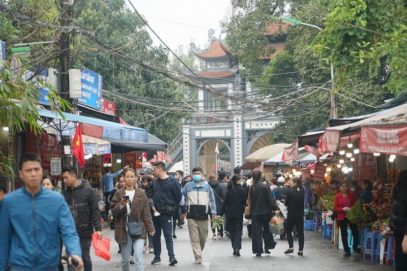 Hang nghin nguoi ve phu Tay Ho le ram thang Gieng