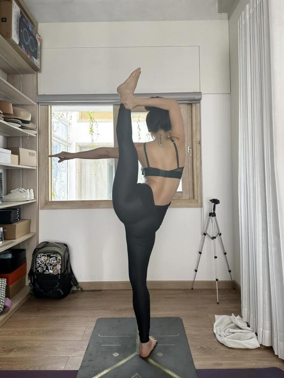 Tap yoga dong tac kho luc bau bi, Phuong Trinh Jolie khien fan lo lang-Hinh-2