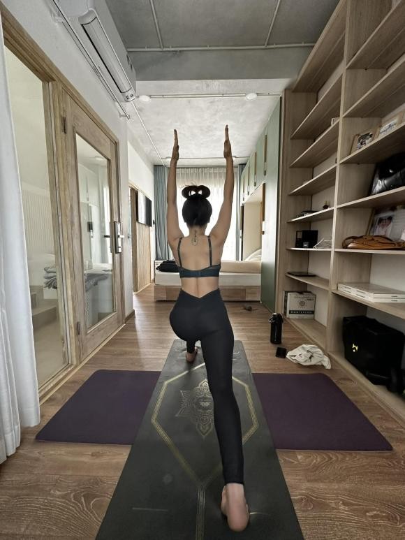 Tap yoga dong tac kho luc bau bi, Phuong Trinh Jolie khien fan lo lang