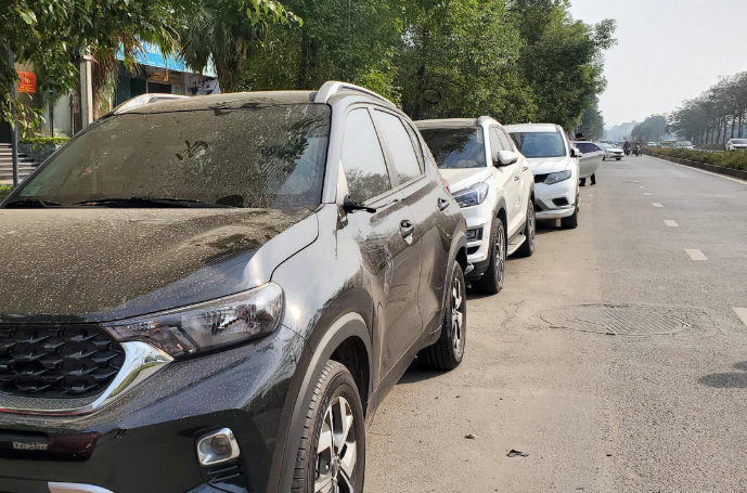 Phẫn nộ những vụ phá hoại ô tô ở Hà Nội vì... chỗ đỗ xe - Hình 3 Phan no nhung vu pha hoai o to o Ha Noi vi... cho do xe-Hinh-3