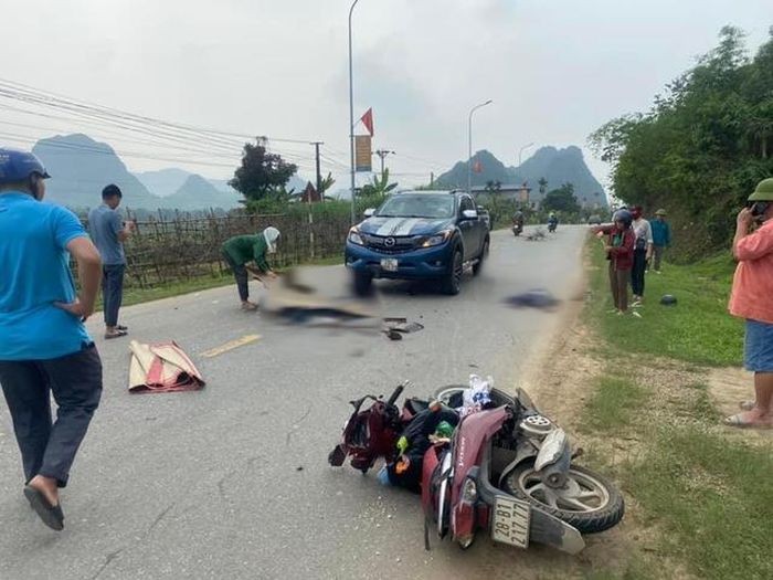 Hoa Binh: Va cham voi o to, 2 phu nu di xe may tu vong