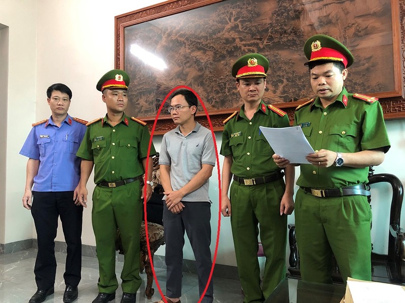 Ha Nam: Bat nguyen Giam doc Trung tam dang kiem xe co gioi 90.02D