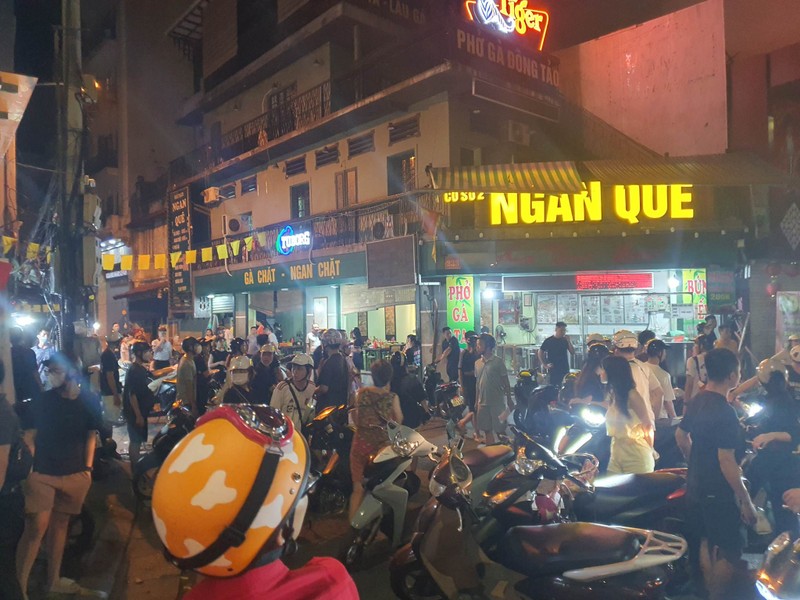 Ha Noi: Bat nghi pham dam guc mot nguoi tai quan an