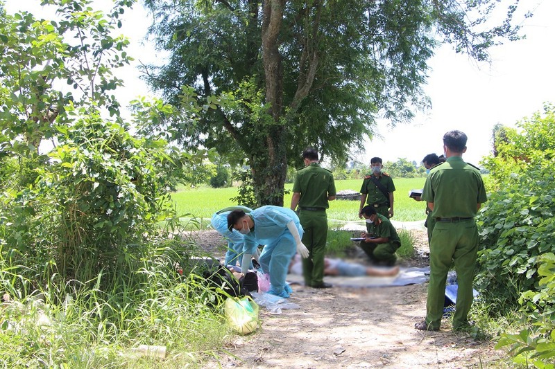 Thi the chang chit vet dam canh nha may rac to toi ac kinh hoang-Hinh-2