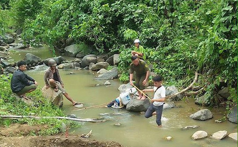 Ha Giang: Phat hien thi the co gai tre chim duoi suoi Than