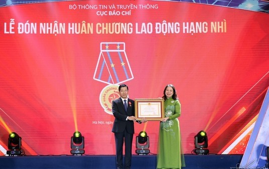 Cuc Bao chi don nhan Huan chuong Lao dong hang Nhi-Hinh-2
