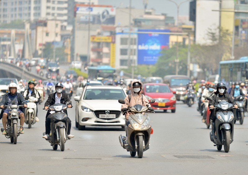 Du bao thoi tiet hom nay 24/7: Nhieu khu vuc nang nong, dem co mua