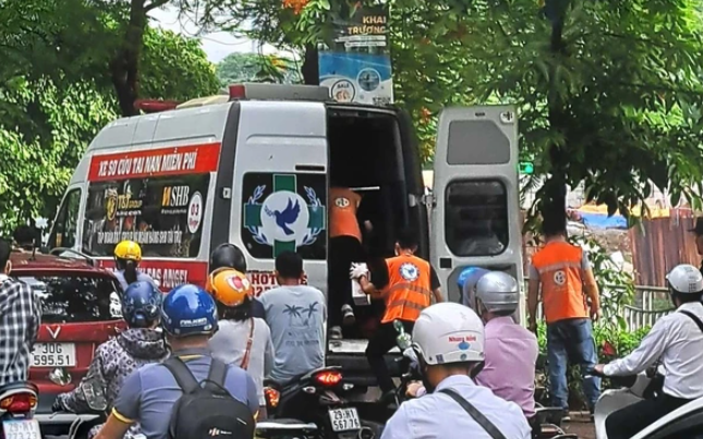 Tai nan giao thong khien mot nam thanh nien tu vong o Ha Noi