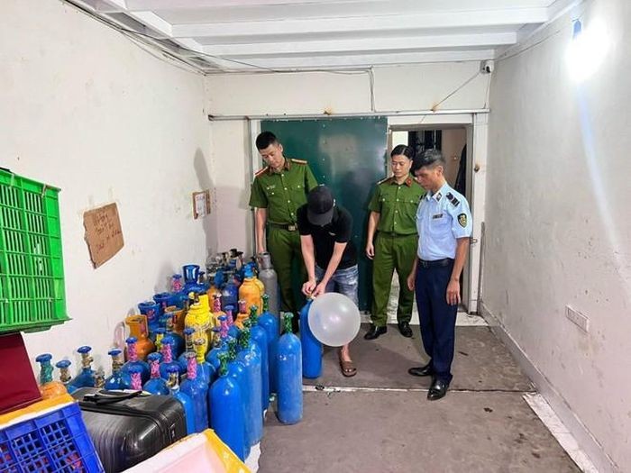 Ha Noi: Dot kich kho hang trong ngo, thu so luong lon binh khi cuoi