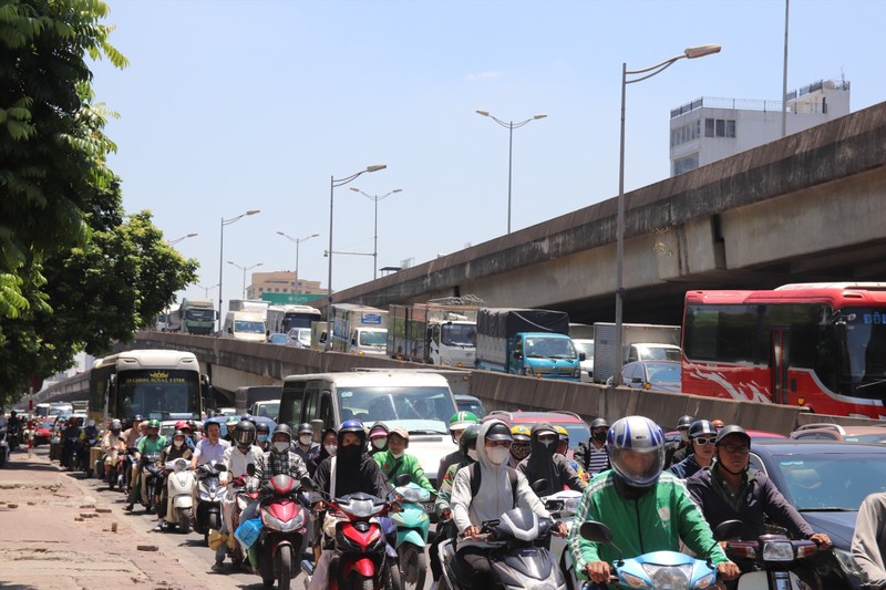 Ha Noi: Nguoi dan un un ve que nghi le 2/9, nhieu noi duong tac-Hinh-11