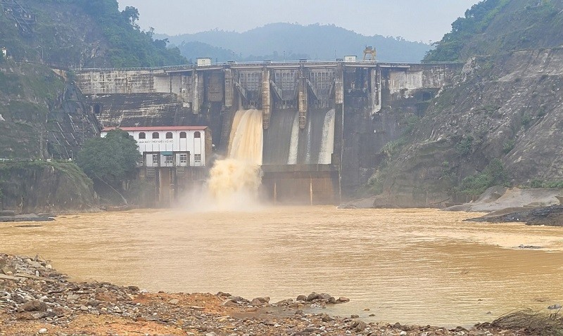 Du bao thoi tiet hom nay 2/11: Tu Thua Thien Hue den Binh Dinh mua to