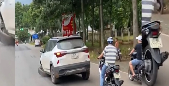 Tai xe Mercedes dam do tuong va loat tai nan khi phu nu say-Hinh-3