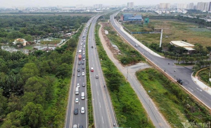 O to un keo dai tren cao toc Phap Van - Cau Gie sau nghi Tet Duong lich-Hinh-10