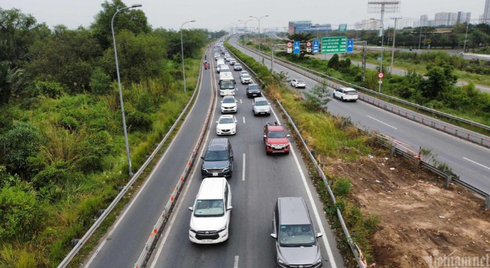 O to un keo dai tren cao toc Phap Van - Cau Gie sau nghi Tet Duong lich-Hinh-11