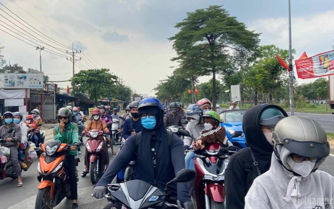 O to un keo dai tren cao toc Phap Van - Cau Gie sau nghi Tet Duong lich-Hinh-14