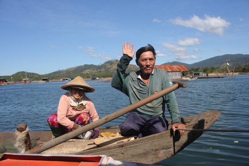 Cuoc song khoi sac o lang chai ben dong song Se San-Hinh-2