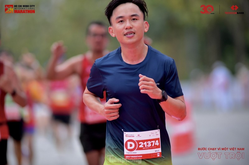 Doc dao Bo anh cuoi ben Le Thuong co Tien Phong Marathon 2024-Hinh-6