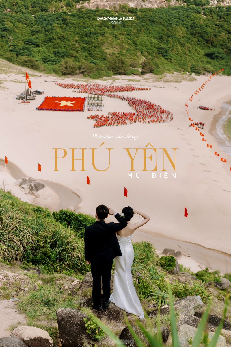 View - 	Độc đáo Bộ ảnh cưới bên Lễ Thượng cờ Tiền Phong Marathon 2024