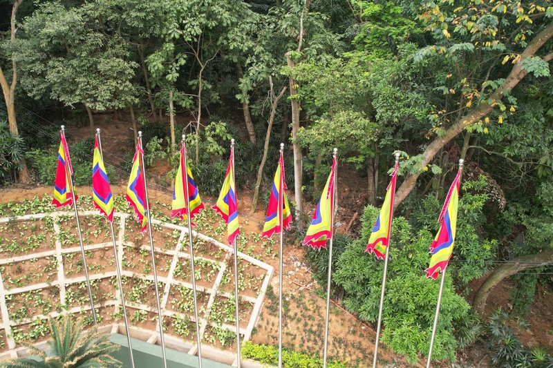 Chiem nguong buc phu dieu 'Bac Ho noi loi bat hu' tai Den Hung-Hinh-7