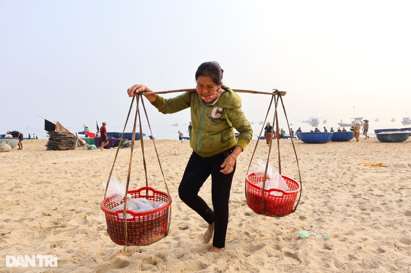 Ngu dan Quang Nam trung mua ca, lo hap ca chay het cong suat-Hinh-2