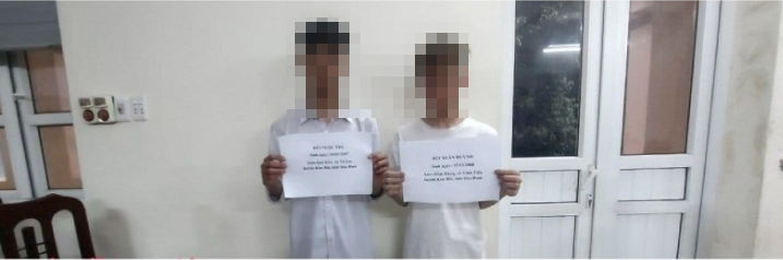 Hoa Binh: 22 thanh thieu nien mang hung khi di gay roi