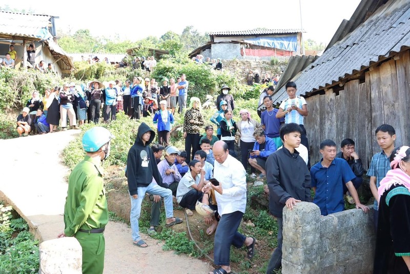 Mau thuan, dung dao dam chet 2 me con nguoi tinh roi tu sat