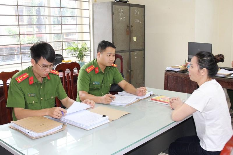 Bat nu quai lua dao tien nhieu nguoi duoi hinh thuc choi ho