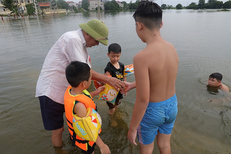 Mua lu trien mien, duong hoa thanh song o vung “ron lu” Ha Noi-Hinh-6