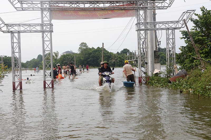 Mua lu trien mien, duong hoa thanh song o vung “ron lu” Ha Noi-Hinh-8