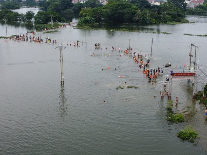 Mua lu trien mien, duong hoa thanh song o vung “ron lu” Ha Noi-Hinh-10