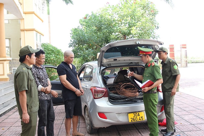 Ha Nam: Bat 2 doi tuong trom so luong lon day cap dien