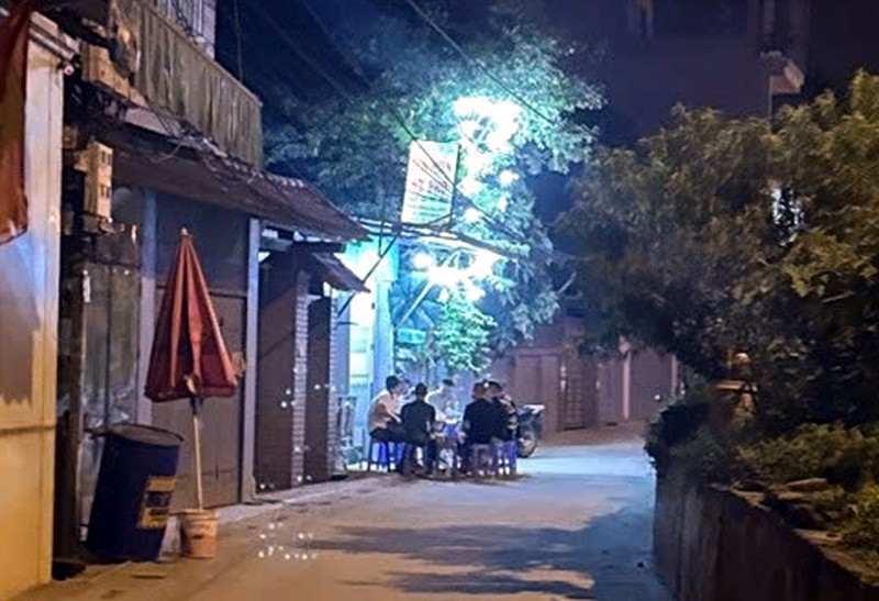 Ha Noi: Nguoi dan ong bi danh bat tinh tai quan an dem