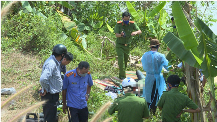 Bi an xac nu gioi ban khoa than co xam hinh bong hong do-Hinh-4