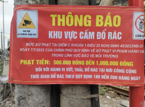 Bien cam “co nhu khong”, nguoi dan van bat chap do rac-Hinh-3