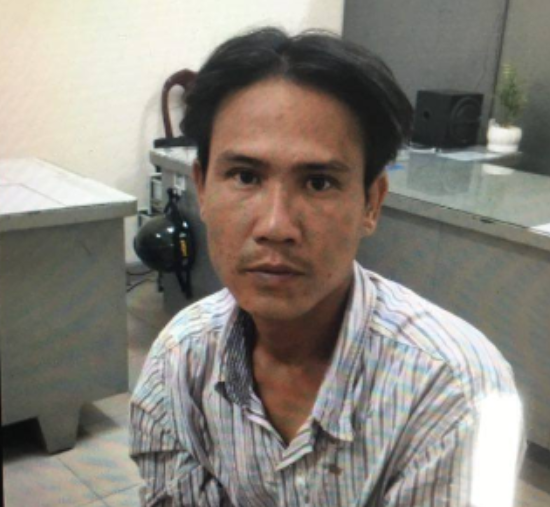 Con trau duc cao chan xuong dat to toi ac kinh hoang trong bui ram-Hinh-8