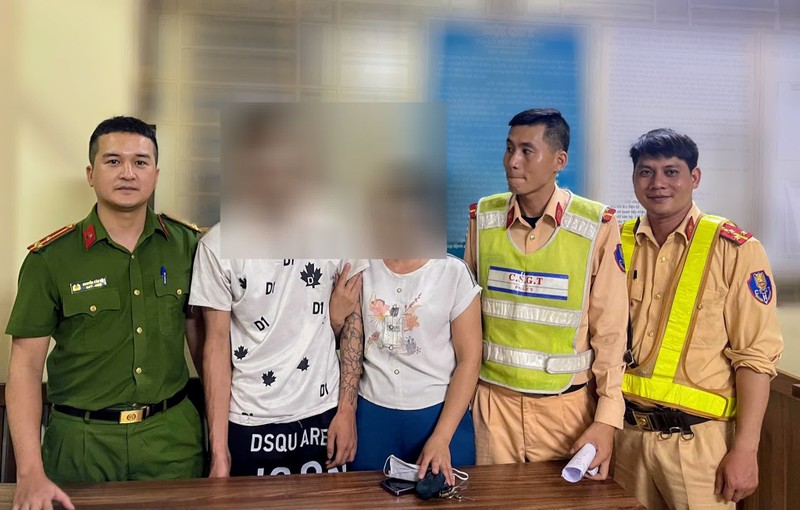 Kịp thời ngăn cản một thanh niên có ý định nhảy cầu tự tử Kip thoi ngan can mot thanh nien co y dinh nhay cau tu tu
