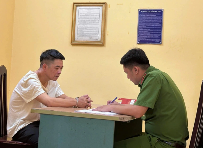 Nhận hối lộ, Chủ tịch và Phó Chủ tịch xã bị khởi tố Nhan hoi lo, Chu tich va Pho Chu tich xa bi khoi to