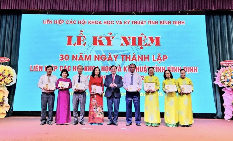 TSKH Phan Xuân Dũng: Dù ở mô hình nào, đội ngũ trí thức sẽ linh hoạt thích ứng - Hình 2 TSKH Phan Xuan Dung: Du o mo hinh nao, doi ngu tri thuc se linh hoat thich ung-Hinh-2