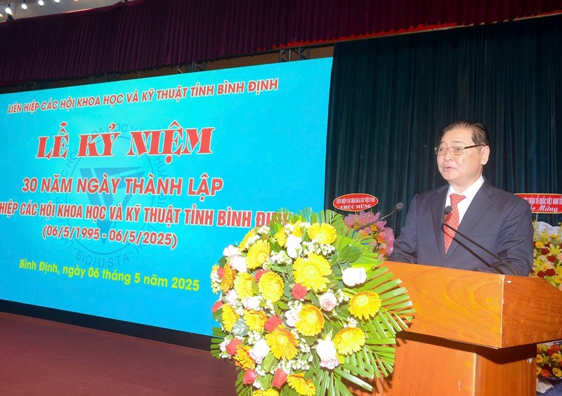 TSKH Phan Xuân Dũng: Dù ở mô hình nào, đội ngũ trí thức sẽ linh hoạt thích ứng TSKH Phan Xuan Dung: Du o mo hinh nao, doi ngu tri thuc se linh hoat thich ung